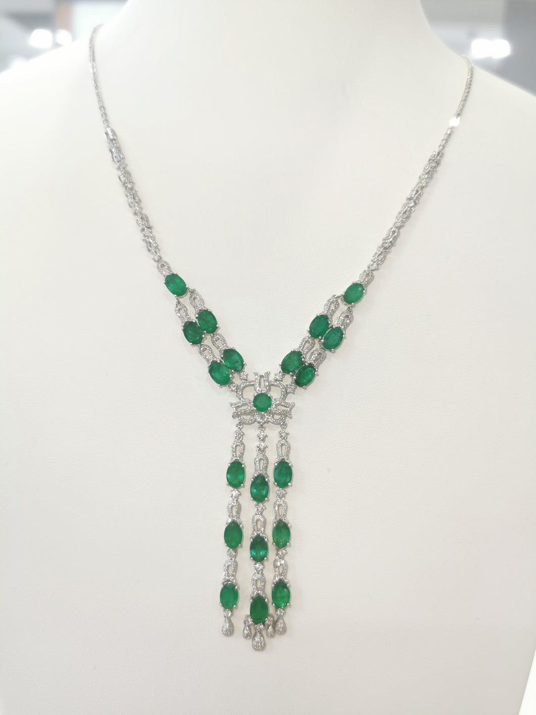 18K White Gold Natural Emerald Necklace EN033